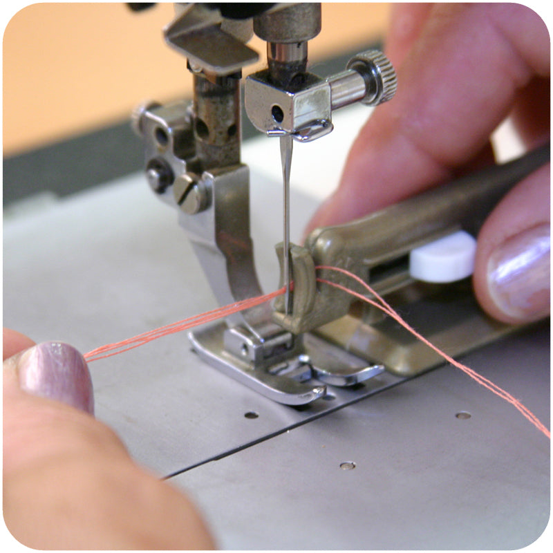 Enhebrador de Agujas Máquina de Coser 'Ez-In' — Fenzo Martinelli